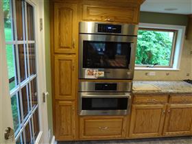 Main kitchen area - built-in ovens: 